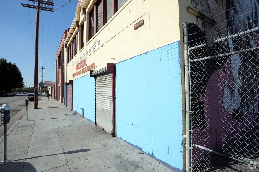 1965 S Los Angeles St photo 2
