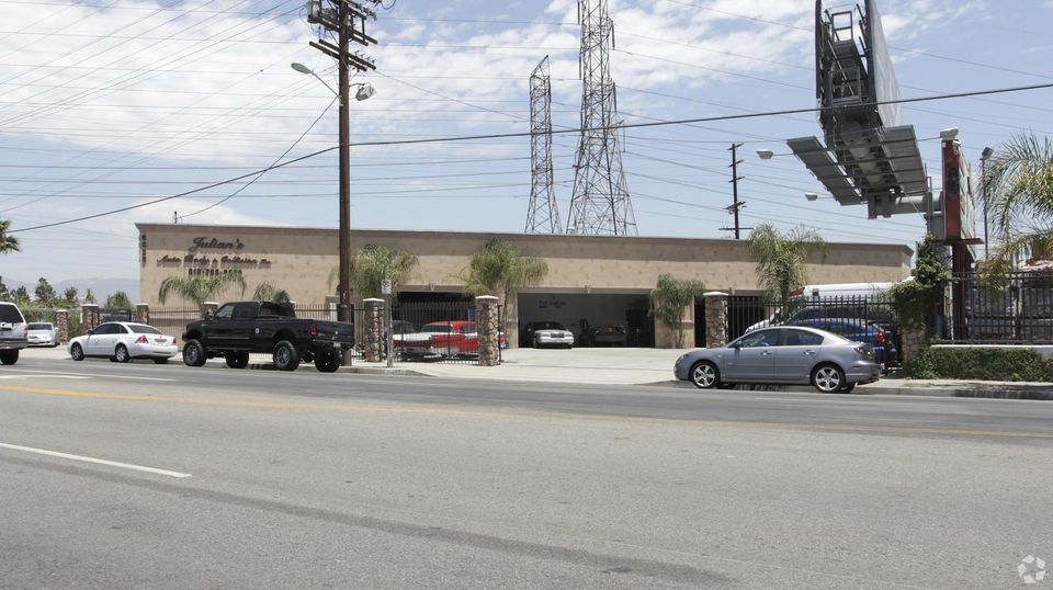 Julians Auto Body