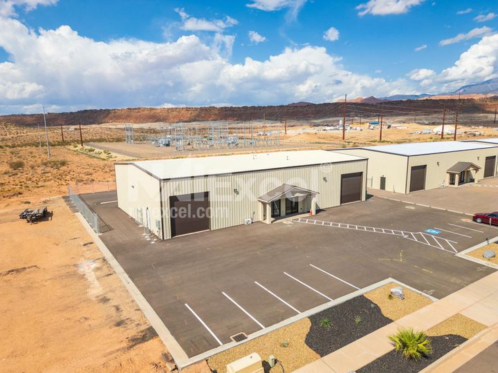 Industrial Flex Space for Lease in Quail Creek!