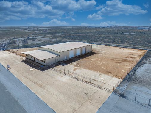 Crane Served Industrial Facility on 1.94 Acres