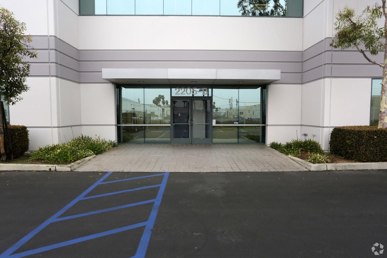 Van Ness Commerce Center photo 4