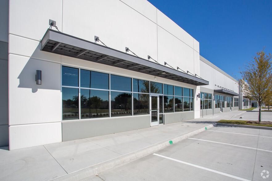 McKinney Industrial Center 415-465 Industrial Blvd photo 2