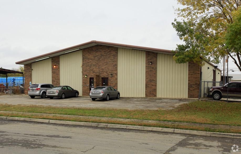 4702 Dodge St photo 2