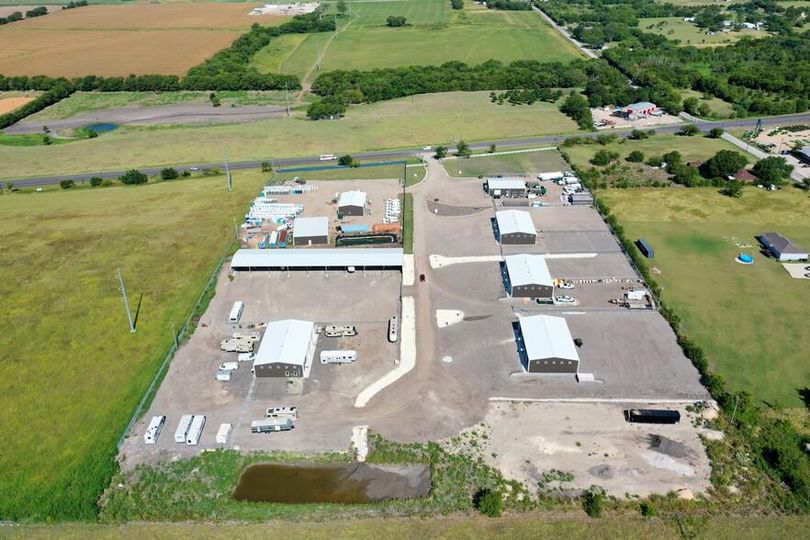 Paramount Industrial Park 4051 State Highway 95
