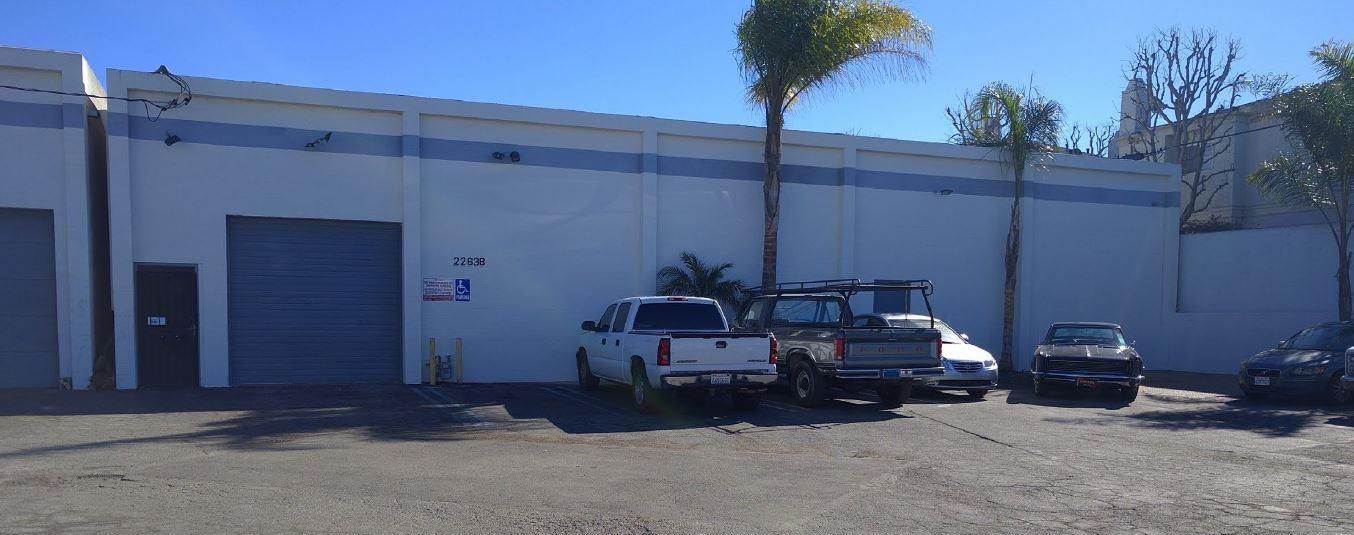 INDUSTRIAL WAREHOUSE IN GREAT TORRANCE LOCATION photo 1