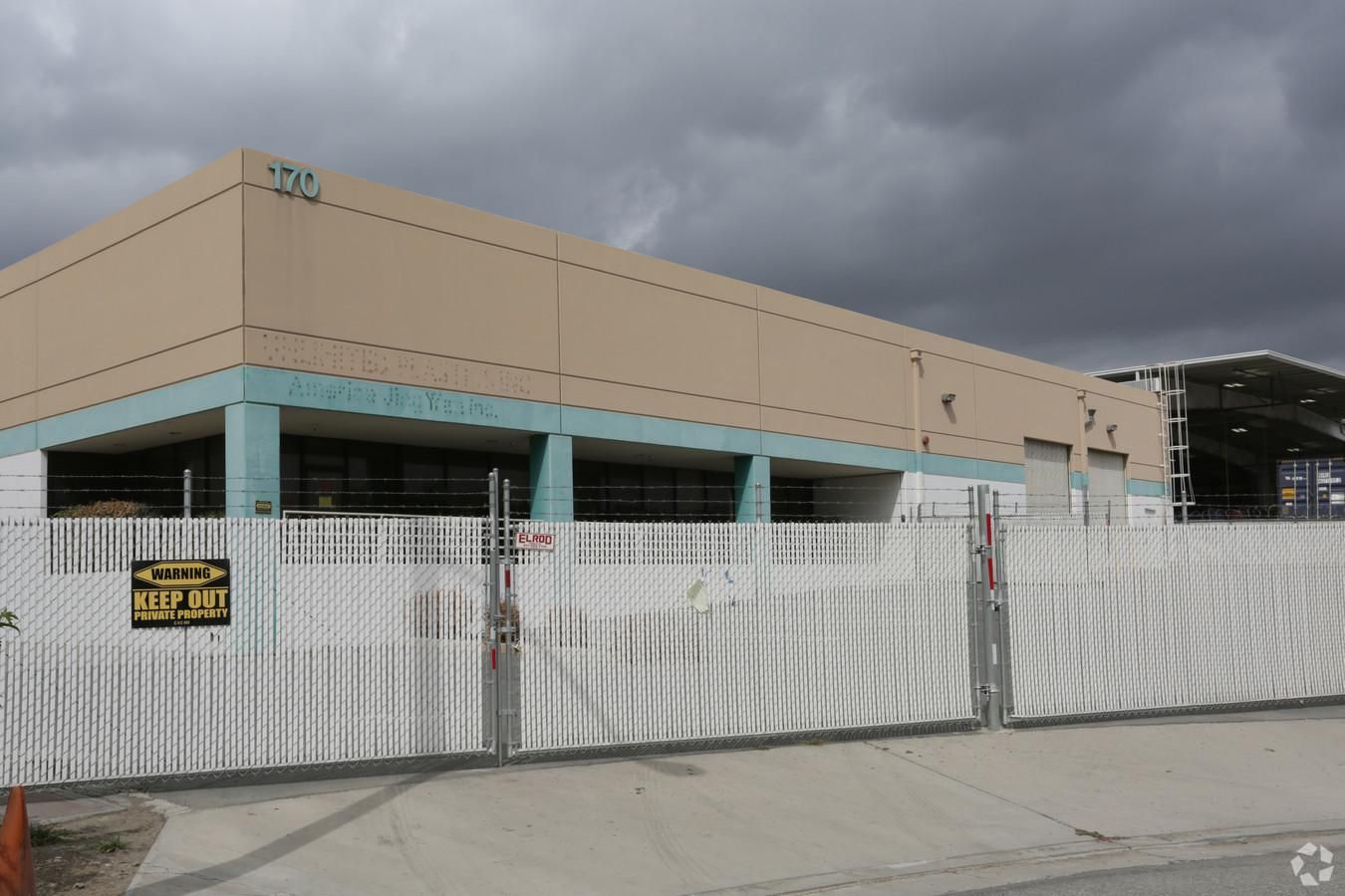 Bldg 4 photo 2