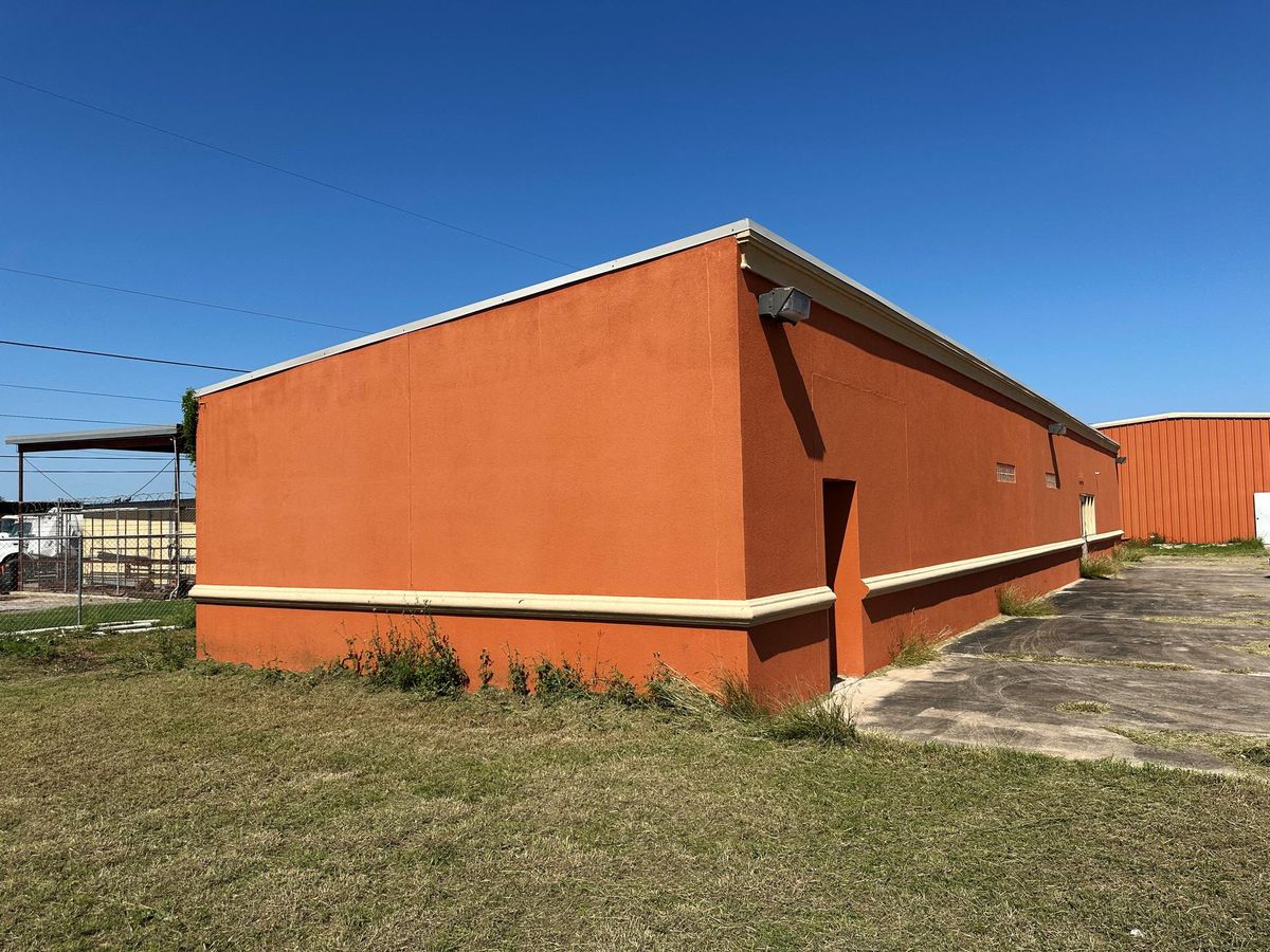 2118 Vo Tech Dr photo 4