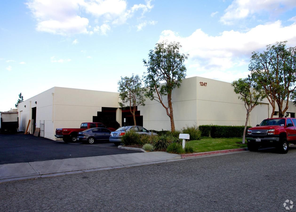 Bldg 17 photo 1