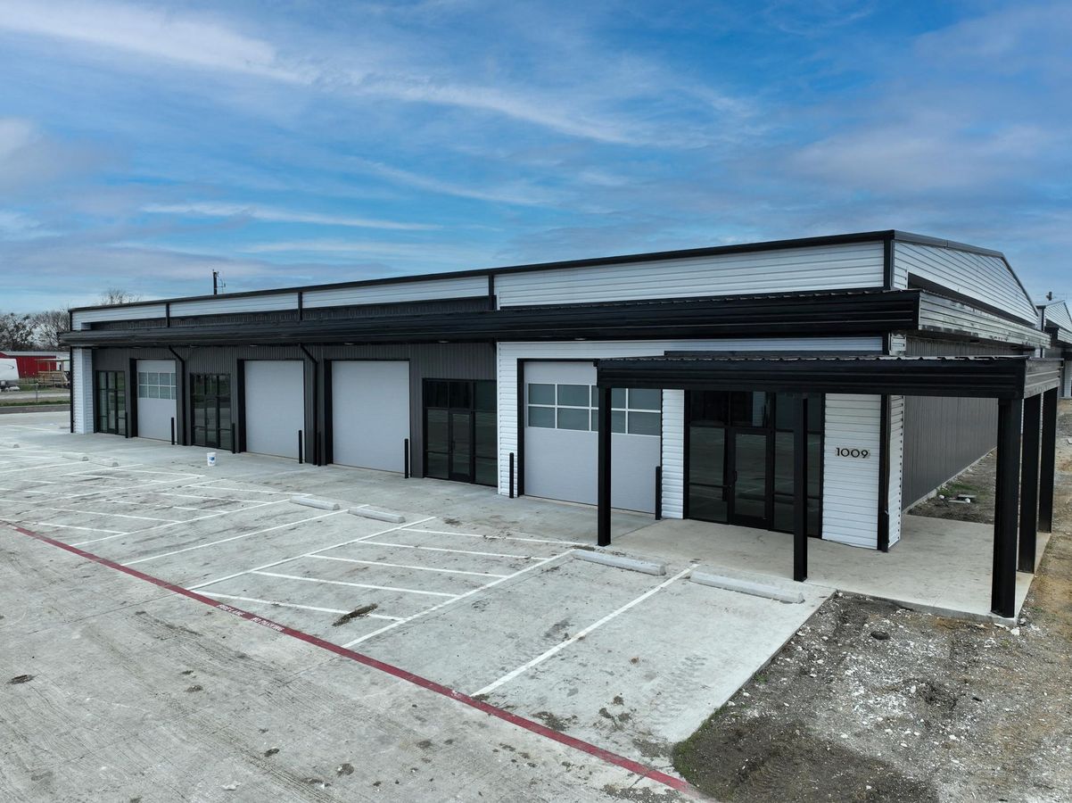 1009 Industrial Way Drive photo 1
