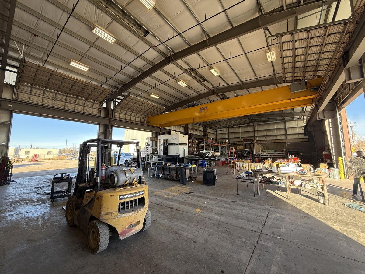 25-ton Crane Served Facility on 10 Acres photo 4