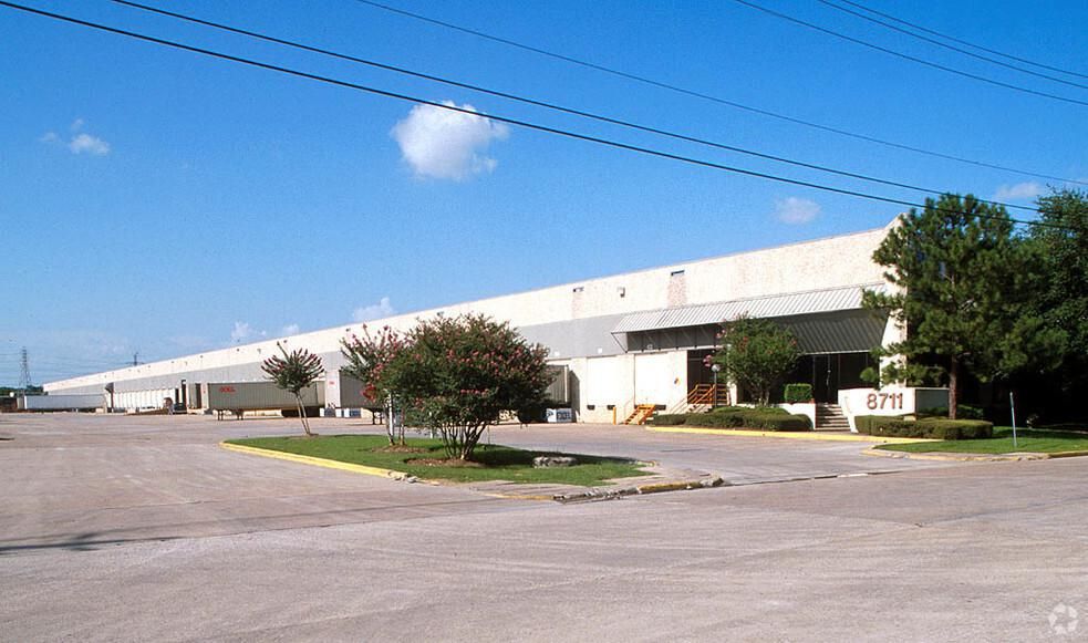 8711 Citypark Loop photo 2